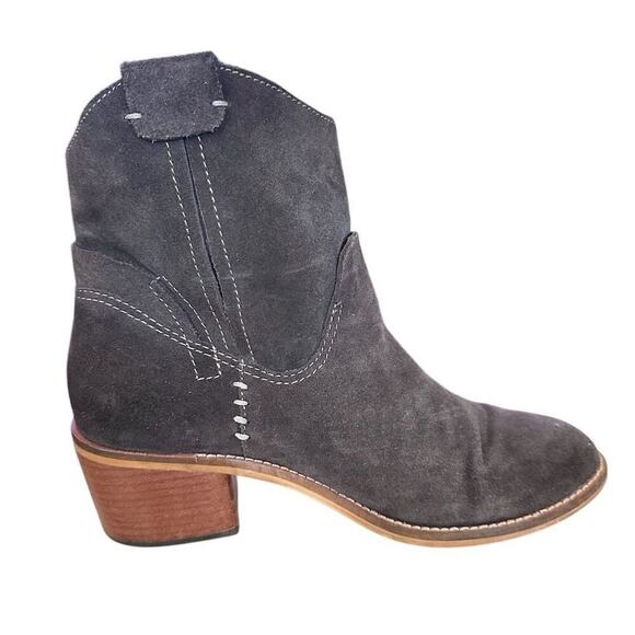 Dolce Vita Women’s Gray Suede Ankle Booties Block Heel 7.5 by trying on - Picture 4 of 7